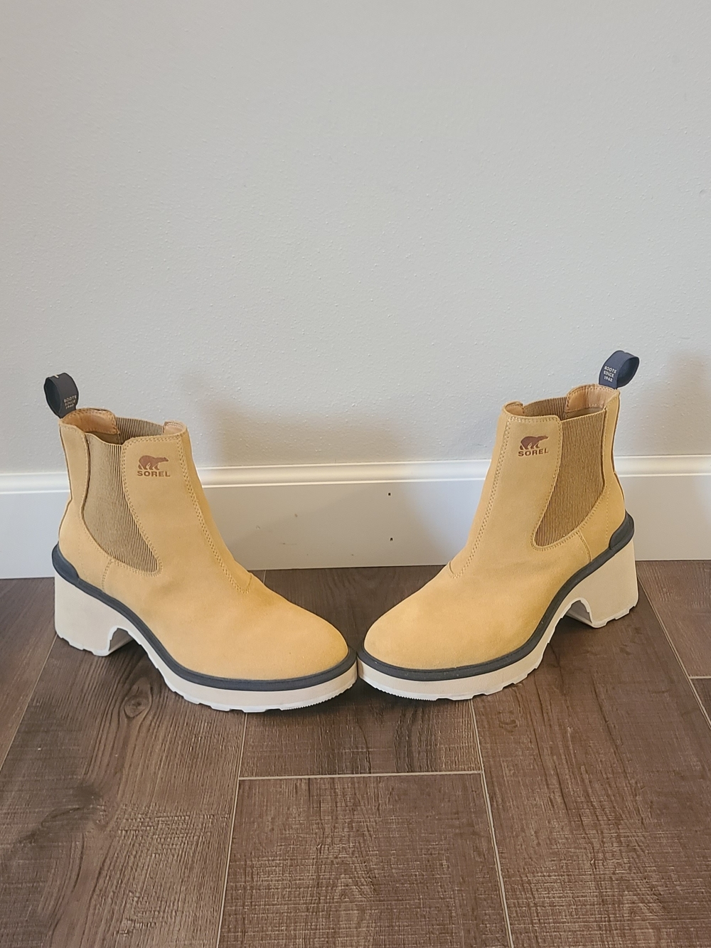 Sorel Women's Wheat Chelsea Platform Boots